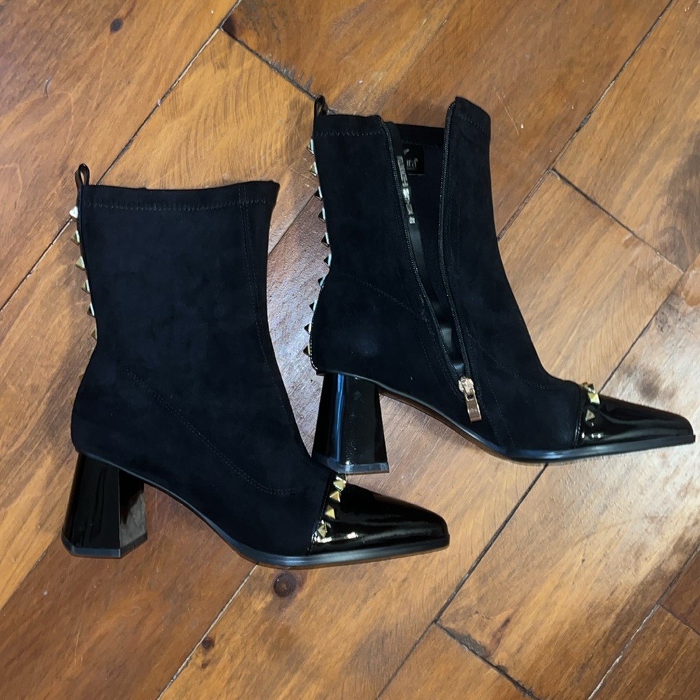 Studded suede, black boo